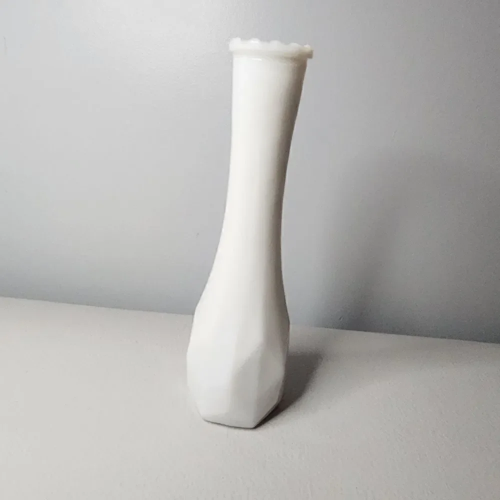 Vtg E. O. BRODY Milk Glass WHITE Bud Vase 